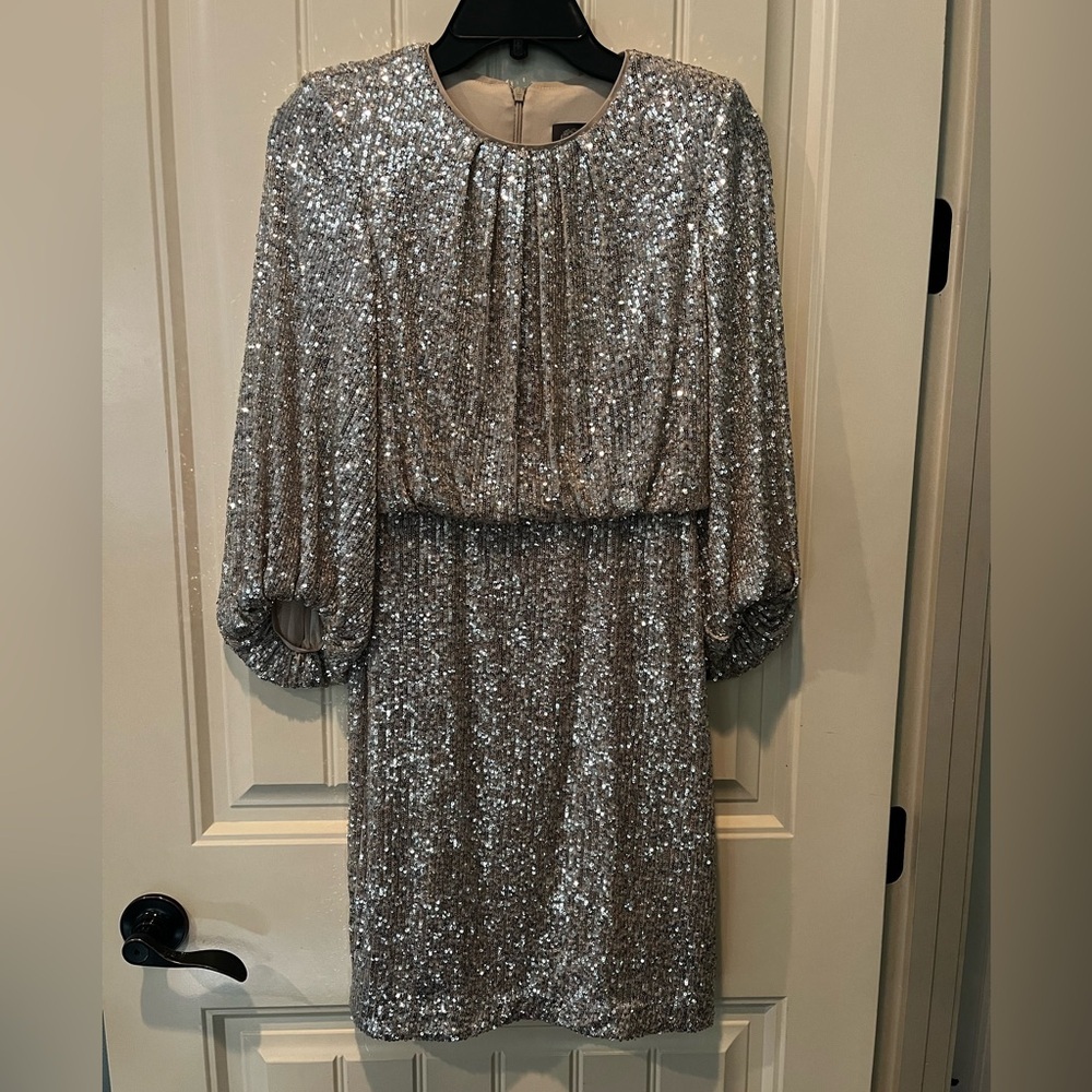 Vince Camuto Silver Sequin Dress Ladies Size 0 Beautiful Elegant Evening Holiday